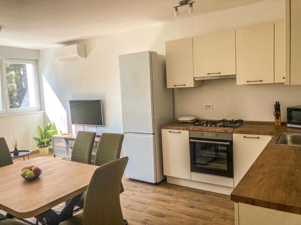 Apartment Mare Pula Bagian luar foto